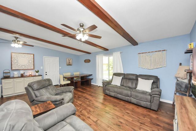 1405 Avenue G, Danbury, TX 77534