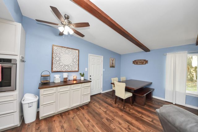 1405 Avenue G, Danbury, TX 77534