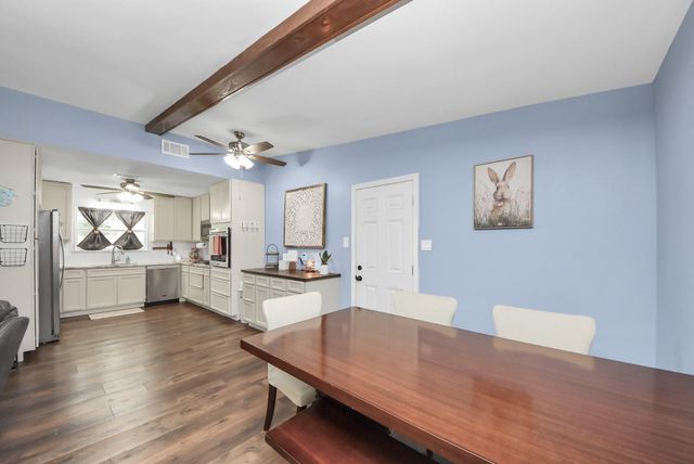 1405 Avenue G, Danbury, TX 77534