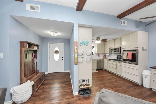 1405 Avenue G, Danbury, TX 77534