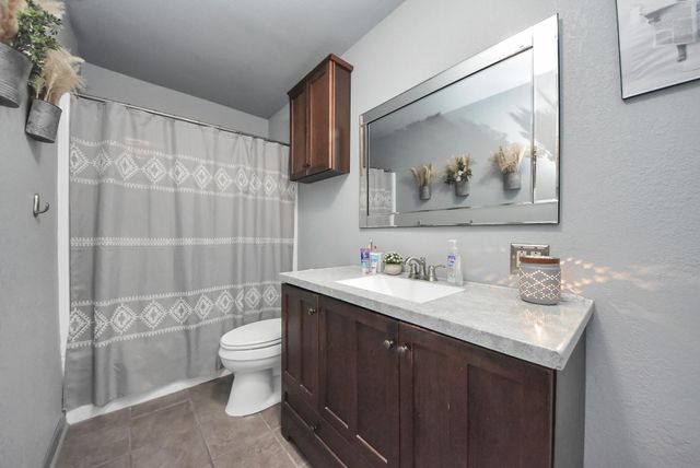 1405 Avenue G, Danbury, TX 77534