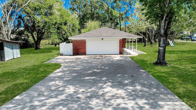 1405 Avenue G, Danbury, TX 77534