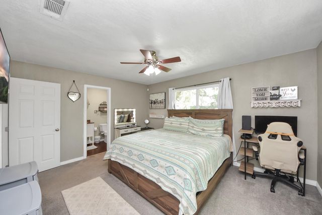 1405 Avenue G, Danbury, TX 77534