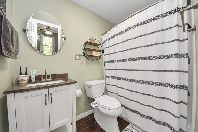 1405 Avenue G, Danbury, TX 77534