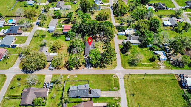 1405 Avenue G, Danbury, TX 77534