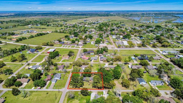 1405 Avenue G, Danbury, TX 77534