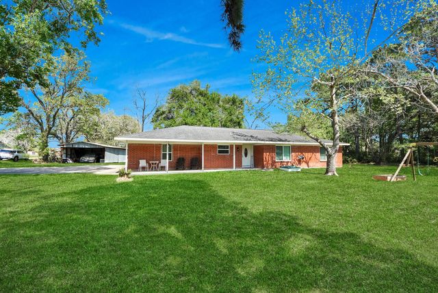 1405 Avenue G, Danbury, TX 77534