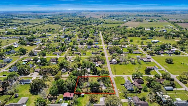 1405 Avenue G, Danbury, TX 77534