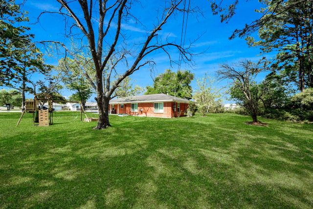 1405 Avenue G, Danbury, TX 77534