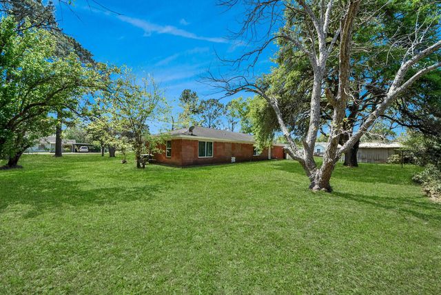 1405 Avenue G, Danbury, TX 77534