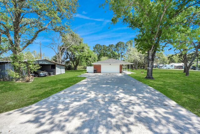 1405 Avenue G, Danbury, TX 77534