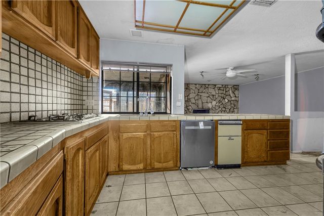 42944 Beau Ville Court, Lancaster, CA 93536