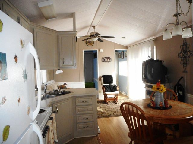 246 Leisure Way, Edgerton, WI 53534