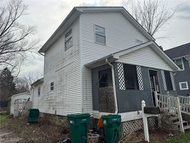 45 S Cedar Street, Geneva, OH 44041