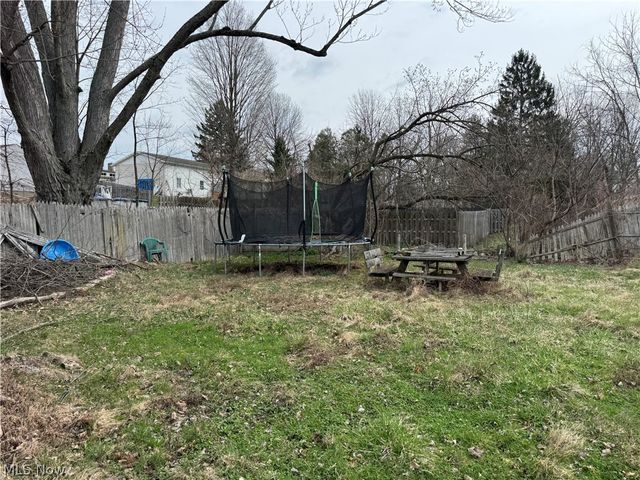 45 S Cedar Street, Geneva, OH 44041