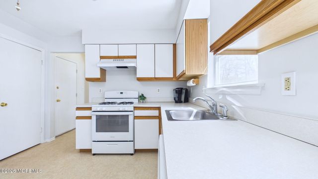 9 Netty Street, Howell, NJ 07731