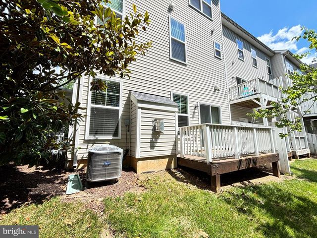 1599 RENATE DR, Woodbridge, VA 22192