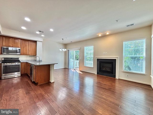 1599 RENATE DR, Woodbridge, VA 22192