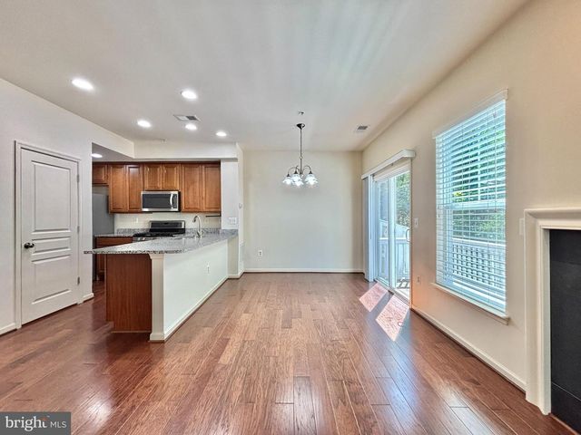 1599 RENATE DR, Woodbridge, VA 22192