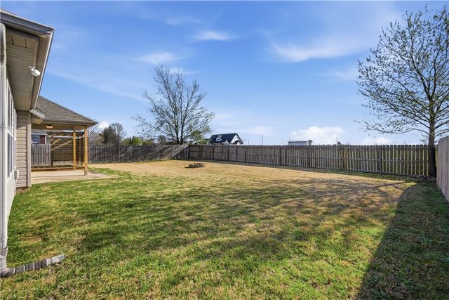 551 Dogwood Street, Centerton, AR 72719
