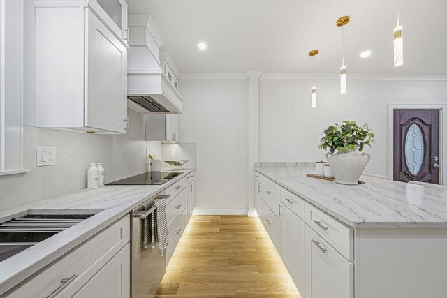 14 Hillside Ave, Winchester, MA 01890