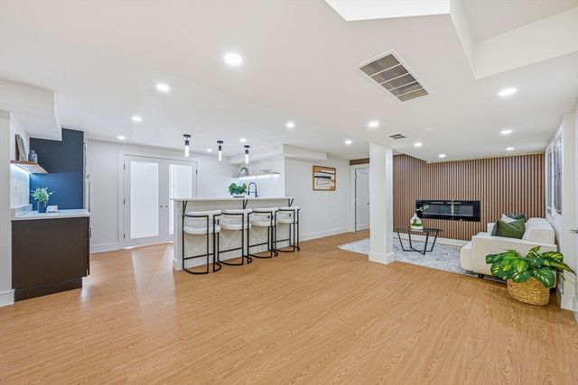 14 Hillside Ave, Winchester, MA 01890
