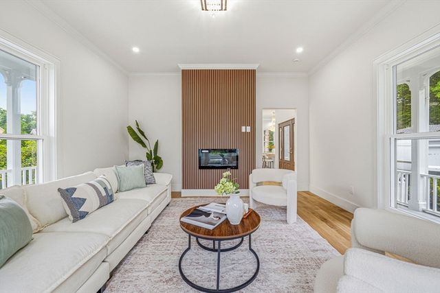 14 Hillside Ave, Winchester, MA 01890