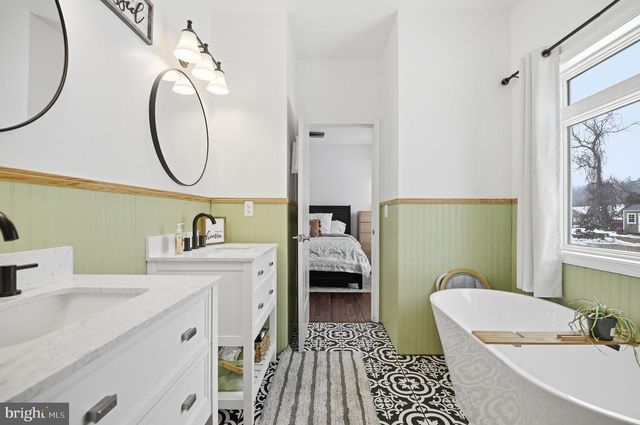 7466 MEADOW VIEW LN, Rixeyville, VA 22737