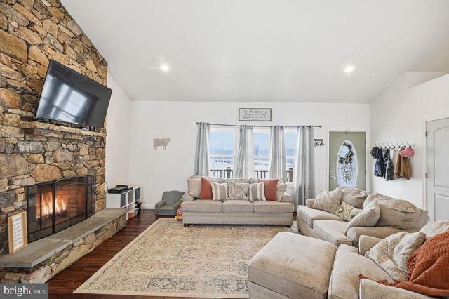 7466 MEADOW VIEW LN, Rixeyville, VA 22737