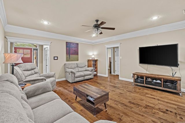 196 Forest Oak Drive, Jacksonville, AR 72076