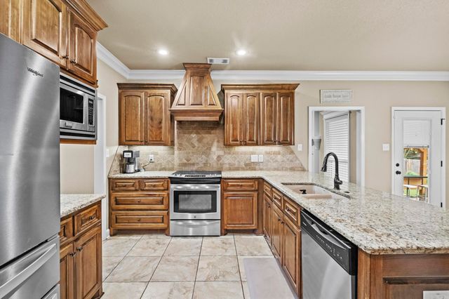 196 Forest Oak Drive, Jacksonville, AR 72076