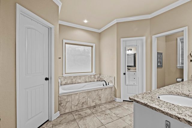 196 Forest Oak Drive, Jacksonville, AR 72076