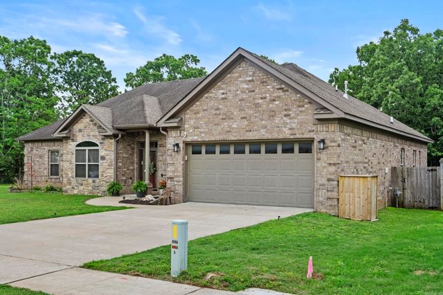 196 Forest Oak Drive, Jacksonville, AR 72076