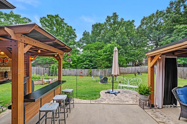 196 Forest Oak Drive, Jacksonville, AR 72076