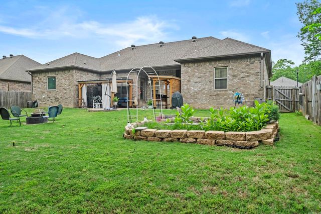 196 Forest Oak Drive, Jacksonville, AR 72076