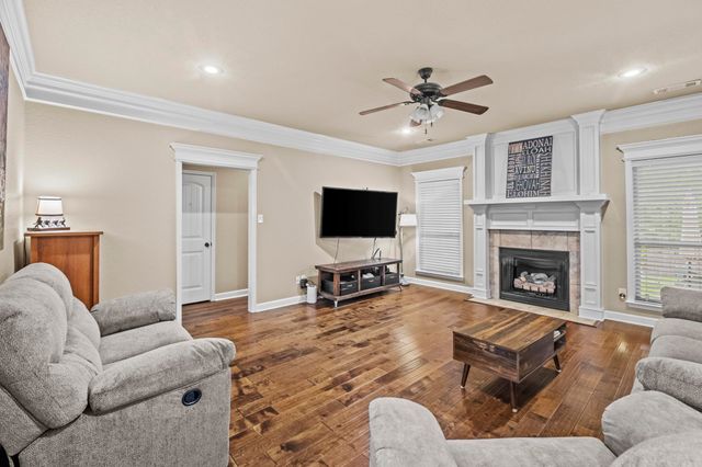 196 Forest Oak Drive, Jacksonville, AR 72076