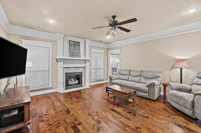 196 Forest Oak Drive, Jacksonville, AR 72076