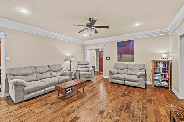 196 Forest Oak Drive, Jacksonville, AR 72076