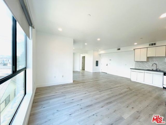 14612 Calvert Street 404, Van Nuys (los Angeles), CA 91411
