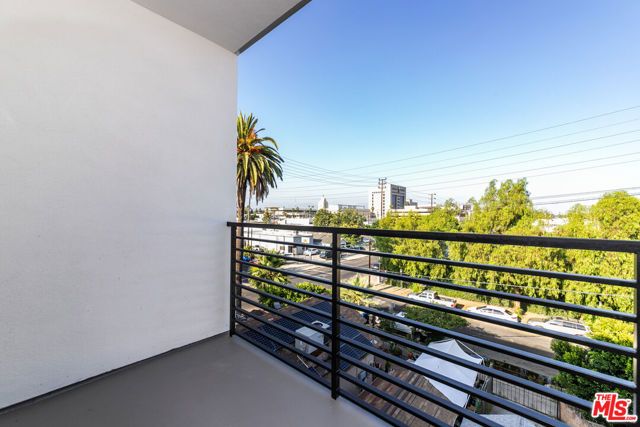 14612 Calvert Street 404, Van Nuys (los Angeles), CA 91411