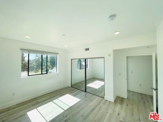 14612 Calvert Street 404, Van Nuys (los Angeles), CA 91411