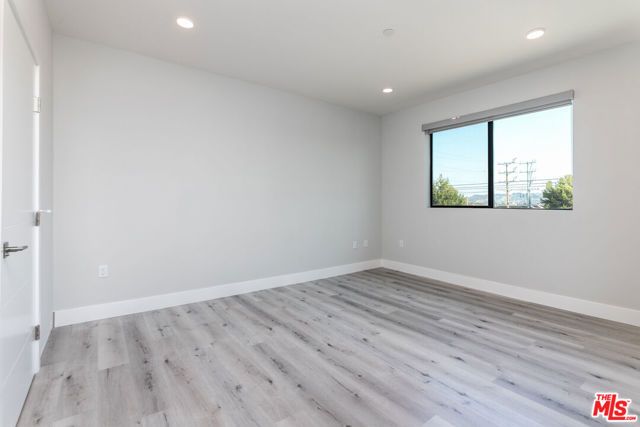 14612 Calvert Street 404, Van Nuys (los Angeles), CA 91411