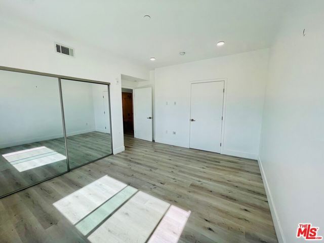 14612 Calvert Street 404, Van Nuys (los Angeles), CA 91411