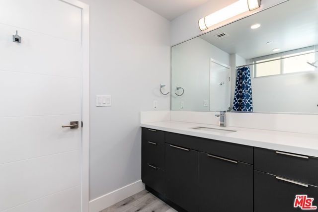 14612 Calvert Street 404, Van Nuys (los Angeles), CA 91411