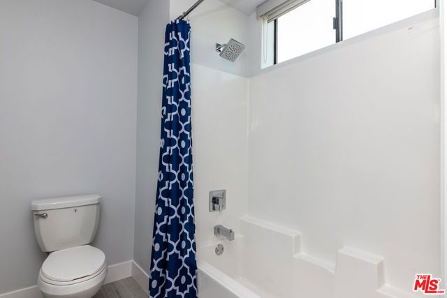 14612 Calvert Street 404, Van Nuys (los Angeles), CA 91411