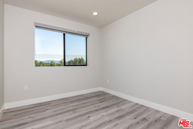 14612 Calvert Street 404, Van Nuys (los Angeles), CA 91411