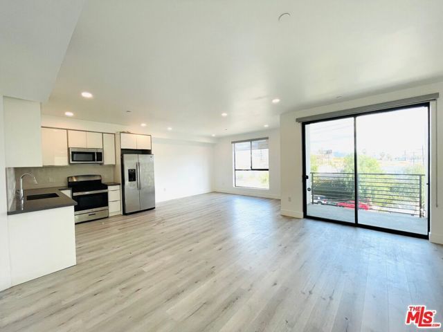 14612 Calvert Street 404, Van Nuys (los Angeles), CA 91411