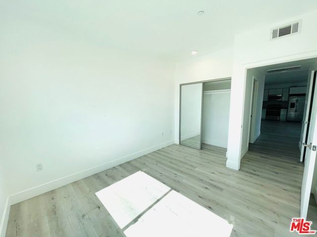 14612 Calvert Street 404, Van Nuys (los Angeles), CA 91411
