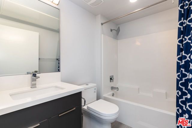 14612 Calvert Street 404, Van Nuys (los Angeles), CA 91411