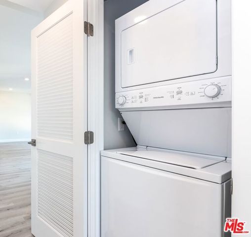 14612 Calvert Street 404, Van Nuys (los Angeles), CA 91411